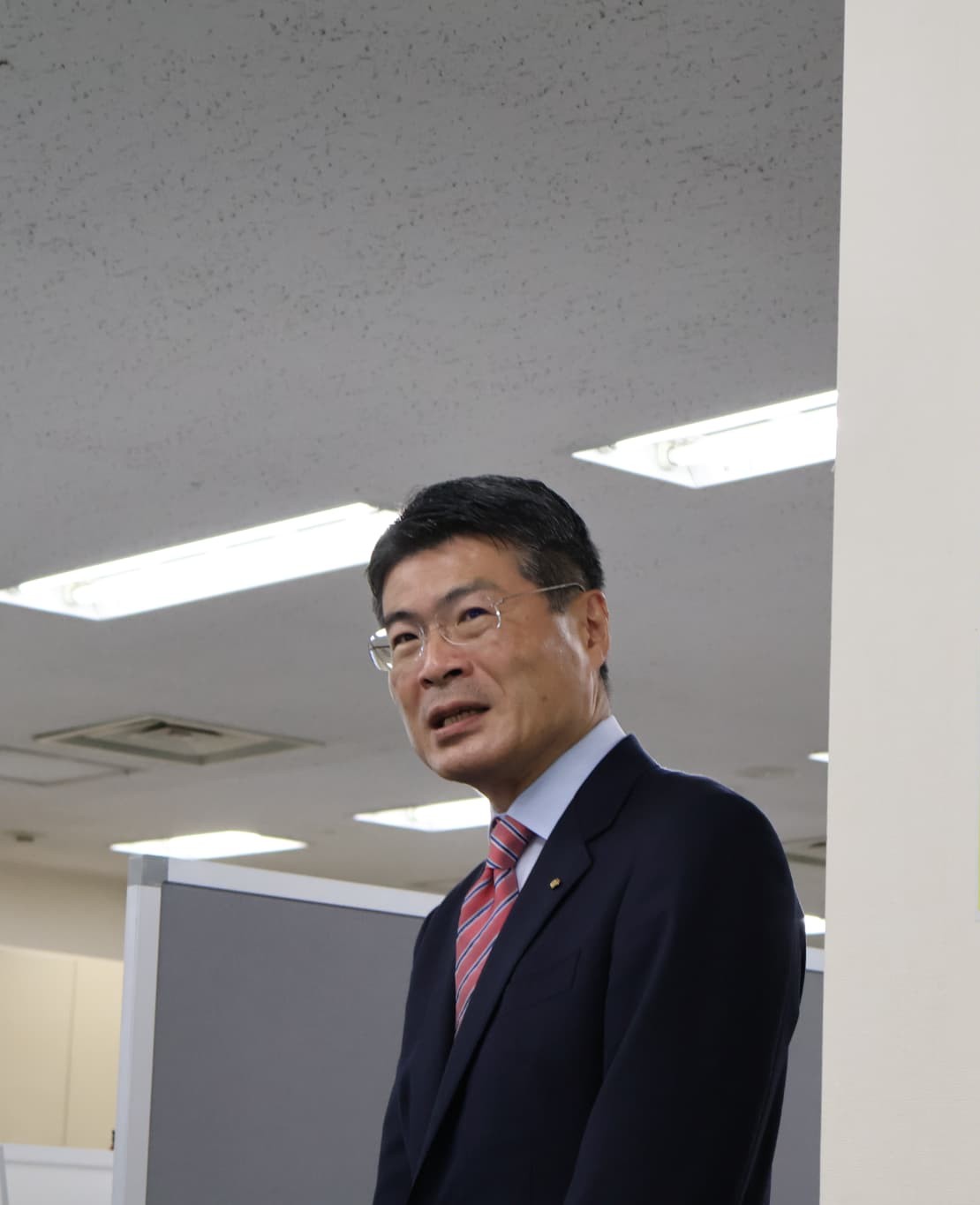 ３平田長崎県知事_執務エリアでのお言葉